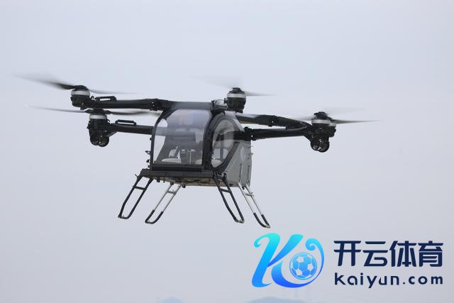 小鹏汇天“陆地航母”宇宙公开端飞 亮相珠海航展