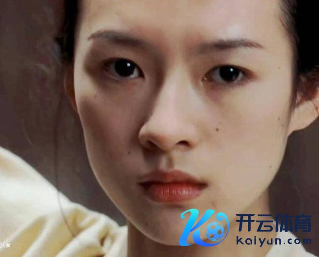章子怡红毯生图 脸部景况引热议