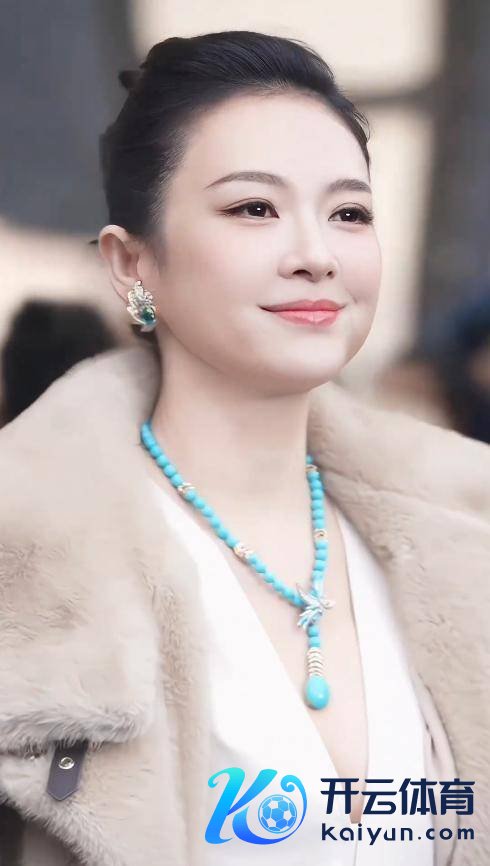 章子怡红毯生图 脸部景况引热议