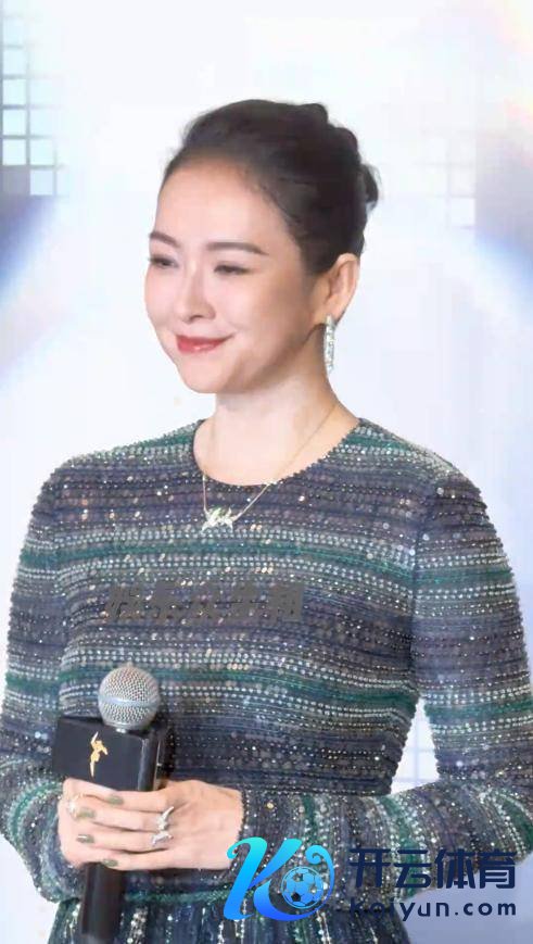 章子怡红毯生图 脸部景况引热议