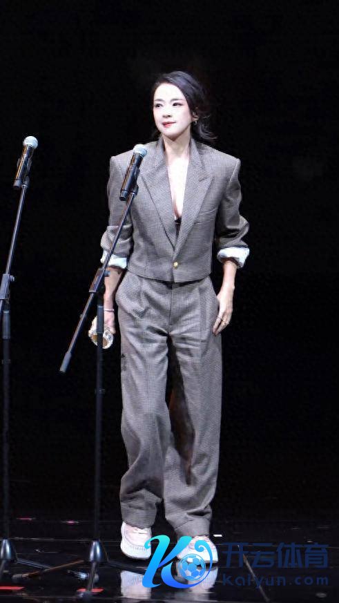 章子怡红毯生图