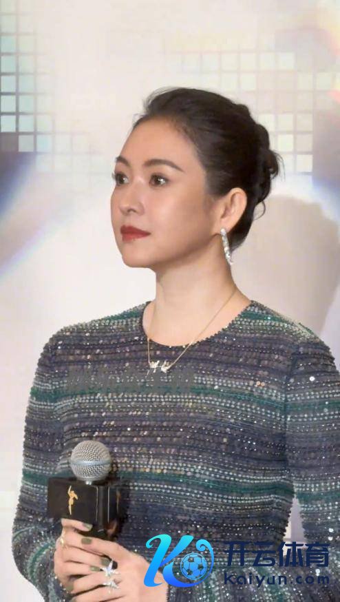 章子怡红毯生图 脸部景况引热议